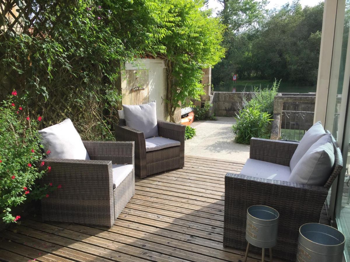 Saint-Savinien De Charme Et D'Eau B&B 객실 사진
